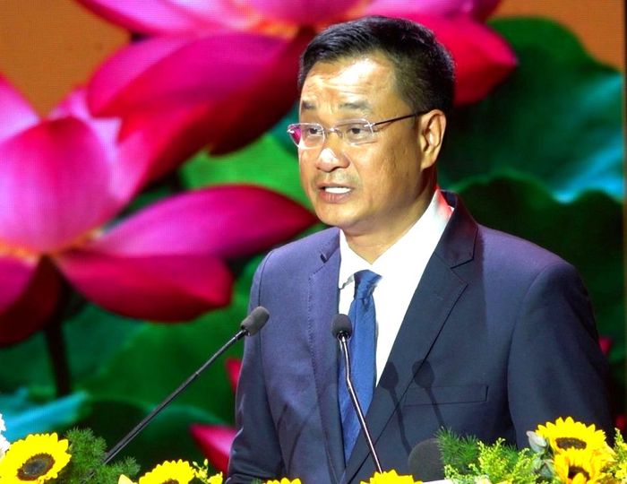  Đồng chí Lê Ngọc Quang, Bí thư Thành ủy Đà Nẵng trình bày diễn văn tại Lễ kỷ niệm 150 năm Ngày sinh cụ Huỳnh Thúc Kháng. Ảnh: XUÂN QUỲNH 