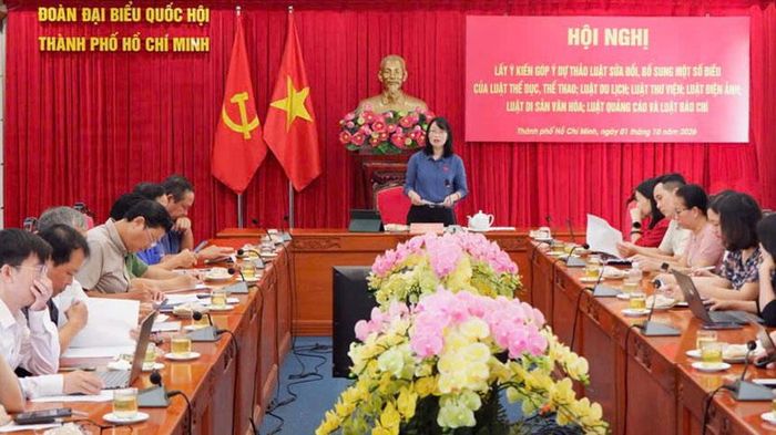 Hội nghị lấy ý kiến góp ý các dự thảo luật do Đoàn ĐBQH TPHCM tổ chức. Ảnh: SONG MAI