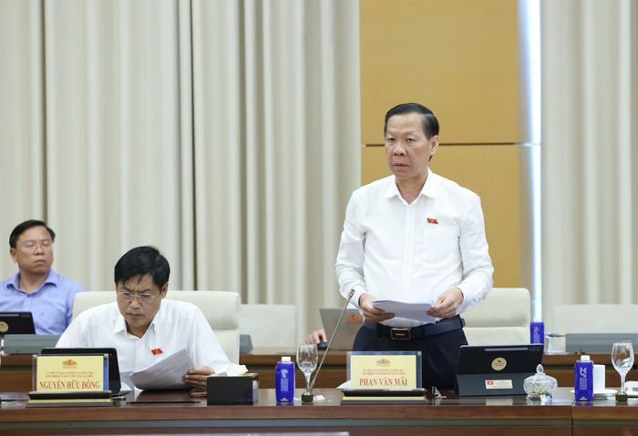  Chủ nhiệm Ủy ban Kinh tế và Tài chính Phan Văn Mãi phát biểu tại phiên họp. Ảnh: QUANG PHÚC 