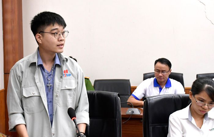  Đại diện doanh nghiệp trong các khu công nghiệp phát biểu ý kiến tại buổi làm việc 