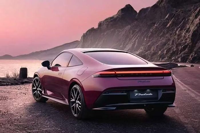 Tại Mỹ, Prelude ghi nhận 2.077 xe được bán ra trong 7 tháng đầu năm nay, cao hơn Subaru BRZ với 1.785 xe. Trong khi đó, Mazda MX-5 đạt 5.984 xe. Tuy nhiên, khách hàng Mỹ sẽ chưa có cơ hội sở hữu Prelude Limited Edition với màu sơn đặc biệt này.