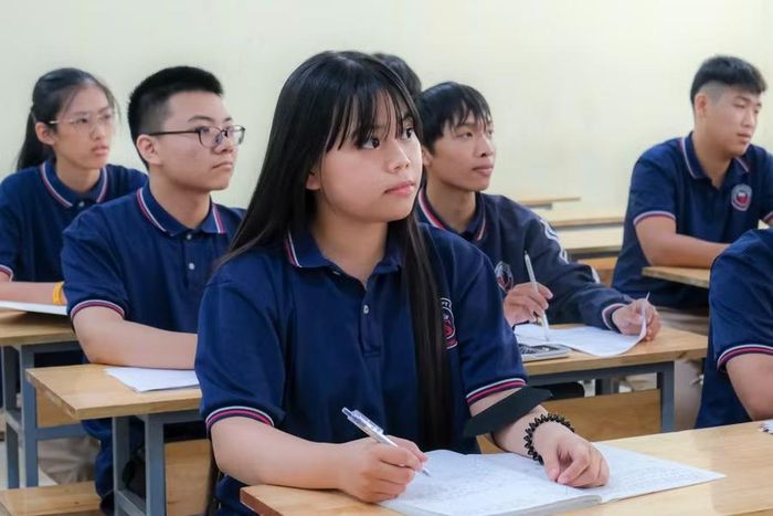 Học sinh lớp 12 trong một giờ học.