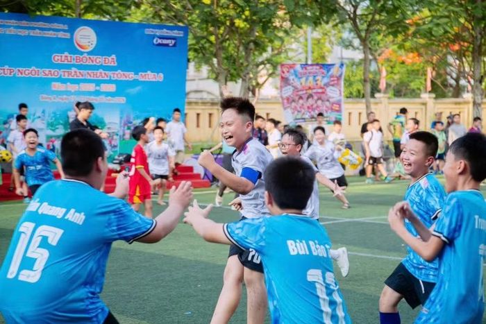 Học sinh Trường Tiểu học Trần Nhân Tông (Ninh Bình) tham gia hoạt động trải nghiệm trong dịp hè.