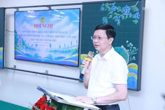 Giám đốc Sở GD&ĐT Hà Nội Nguyễn Văn Hiền nêu bật ý nghĩa của việc thí điểm mô hình lớp học mở, lớp học hỗn hợp.