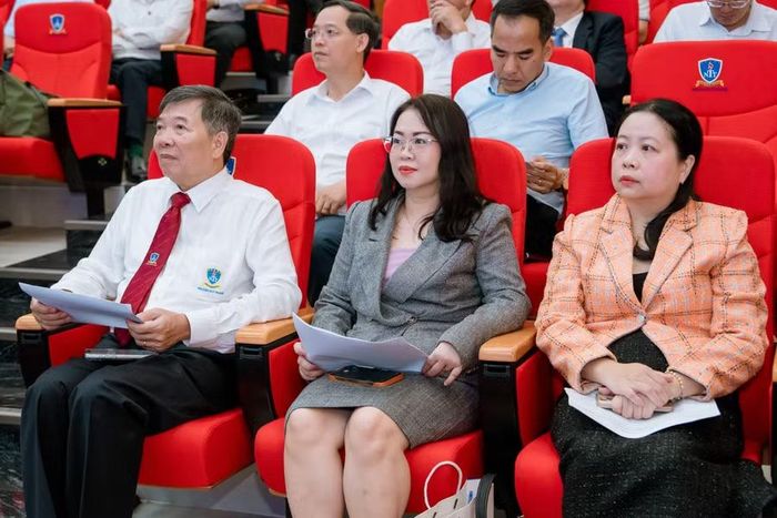 Các đại biểu dự hội nghị.