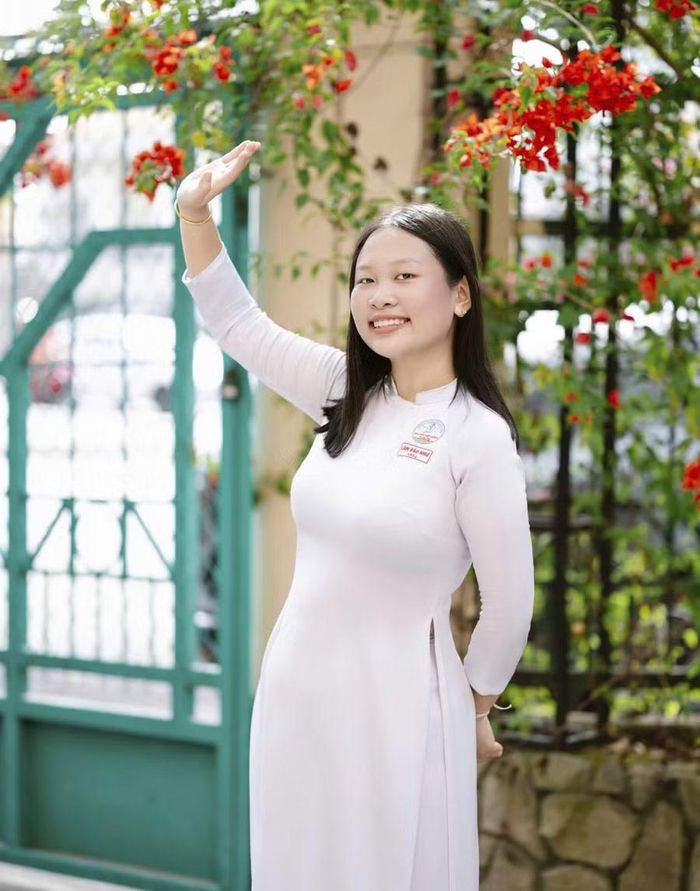 Những năm tháng ở Trường THPT Nguyễn Việt Hồng, Như đã học tập rất siêng năng và kỷ luật.