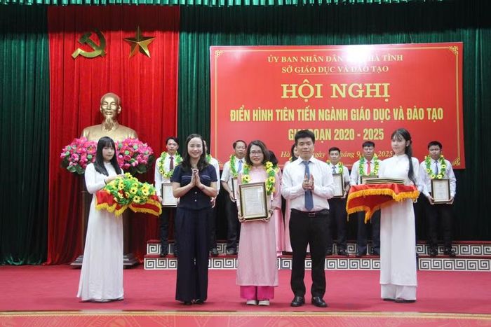 Cô Phạm Thị Ngọc Mai được vinh danh là điển hình tiên tiến của ngành Giáo dục ở Hà Tĩnh giai đoạn 2020-2025.