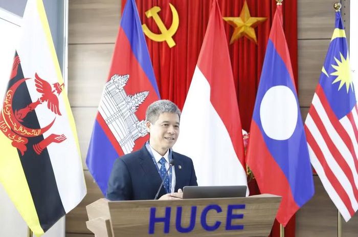 PGS.TS Hoàng Tùng - Hiệu trưởng Trường Đại học Xây dựng Hà Nội phát biểu tại chương trình.