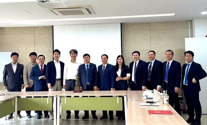 Đoàn công tác của tỉnh Hưng Yên thăm, làm việc với Trung tâm Việt Nam, Trung tâm Đông Nam Á, trường Đại học quốc gia Seoul, Hàn Quốc. Ảnh: Cổng thông tin tỉnh Hưng Yên
