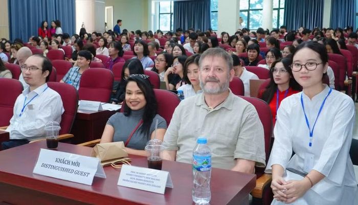 Các chuyên gia trong nước và quốc tế tham dự hội thảo.
