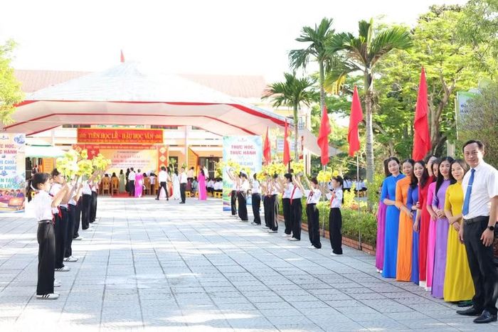 Cán bộ, giáo viên và học sinh xã Hoàn Lão hưởng ứng Tuần lễ học tập suốt đời năm 2026.