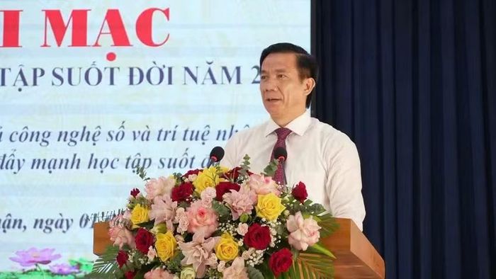 Ông Nguyễn Đình Hải, Phó Giám đốc Sở GD&ĐT Quảng Trị, phát biểu tại lễ khai mạc Tuần lễ.