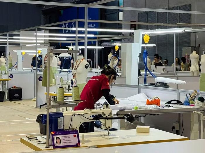 Sinh viên Phạm Thị Ngọc Huệ - Trường Cao đẳng Công nghệ TPHCM tham gia tranh tài tại Kỳ thi Kỹ năng nghề thế giới WorldSkills Shanghai 2026.