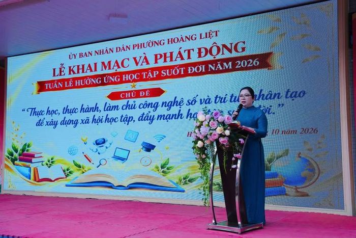 Bà Bùi Thị Ngọc Thủy chia sẻ về ý nghĩa của học tập suốt đời trong thời đại số.