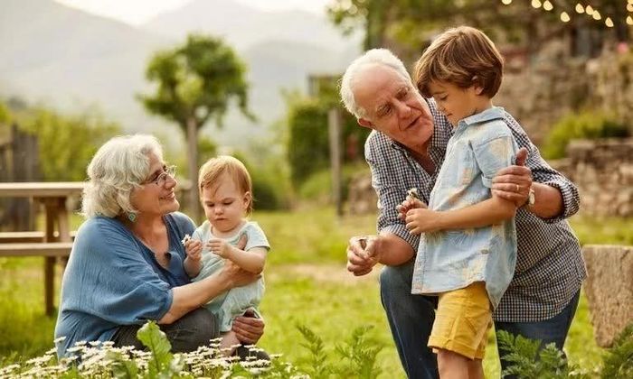 Ước tính, riêng việc trông cháu không công của các ông bà Mỹ có giá trị khoảng 731 tỷ USD mỗi năm. (Nguồn: Theheritagelcs)