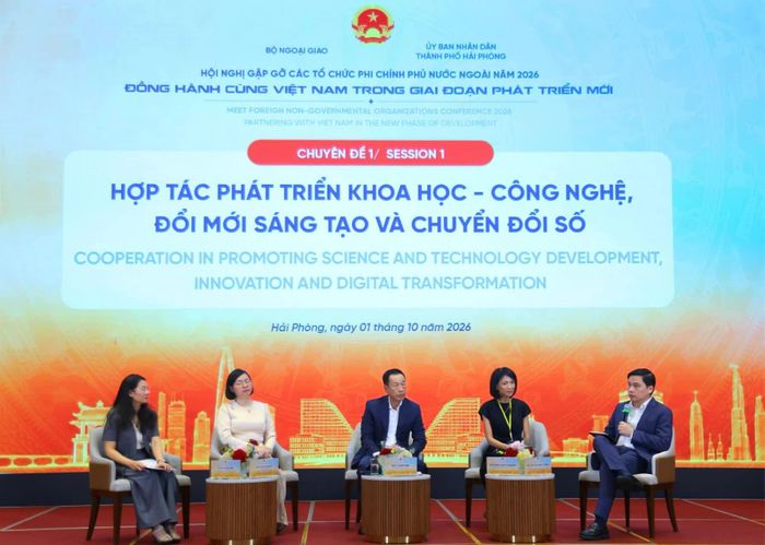 Các đại biểu tích cực trao đổi, chia sẻ kinh nghiệm và tìm kiếm cơ hội hợp tác tại Hội nghị. (Ảnh: Trung Anh)
