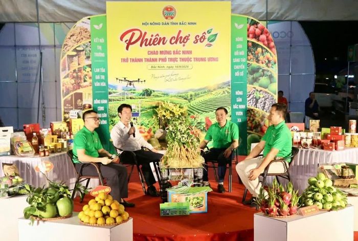 Phó Chủ tịch Trung ương Hội Nông dân Việt Nam Nguyễn Xuân Định trực tiếp tham gia livestream giới thiệu, bán hơn 300 sản phẩm nông sản, OCOP và đặc sản của Bắc Ninh. (Nguồn: Dân Việt)