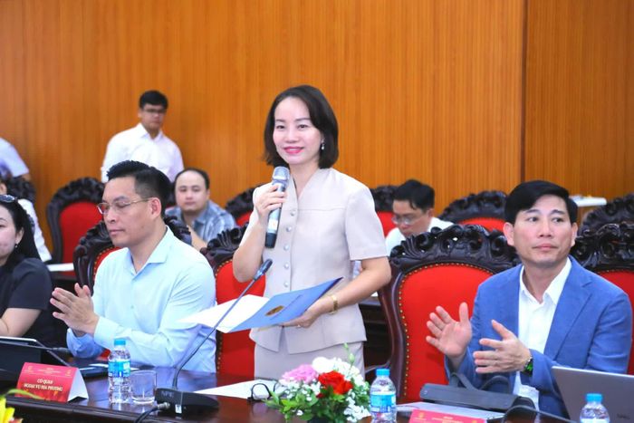 Giám đốc Sở Ngoại vụ thành phố Hải Phòng Trần Thị Quỳnh Trang phát biểu tại Hội nghị. (Ảnh: Trung Anh)