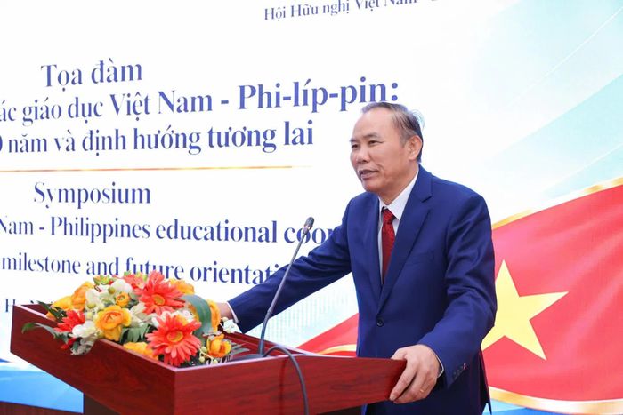 Chủ tịch Hội Hữu nghị Việt Nam-Philippines Phùng Đức Tiến phát biểu khai mạc Toạ đàm. (Ảnh: Đinh Hoà)