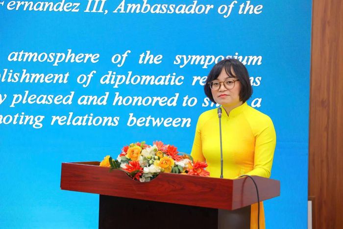 Bà Trần Thị Minh Hương, Phó Ban Đối ngoại nhân dân, Cơ quan UBTW Mặt trận Tổ quốc Việt Nam nhấn mạnh, giáo dục là một hình thức ngoại giao nhân dân và sức mạnh mềm, góp phần kết nối con người, các nền văn hóa và xây dựng sự hiểu biết, tin cậy giữa Việt Nam và Philippines. Thông qua trao đổi sinh viên, giảng viên, nghiên cứu và các chương trình đào tạo, hợp tác giáo dục ngày càng trở thành một nền tảng quan trọng trong quan hệ hai nước. (Ảnh: Đinh Hoà)