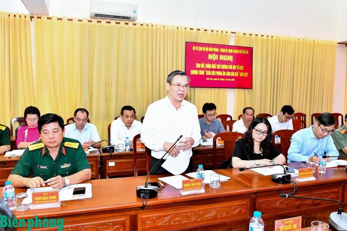 Đồng chí Trương Cảnh Tuyên, Chủ tịch Ủy ban nhân dân thành phố Cần Thơ phát biểu tại hội nghị. Ảnh: Văn Long