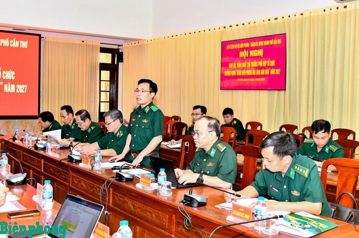 Thiếu tướng Vũ Quốc Ân, Phó Chính ủy Bộ đội Biên phòng phát biểu tại hội nghị. Ảnh: Lê Khoa