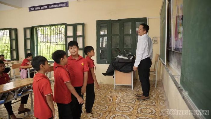 Theo quy định mới, từ 15/11, Ban đại diện cha mẹ học sinh không được đứng ra thu, tiếp nhận hoặc quản lý tiền hỗ trợ.