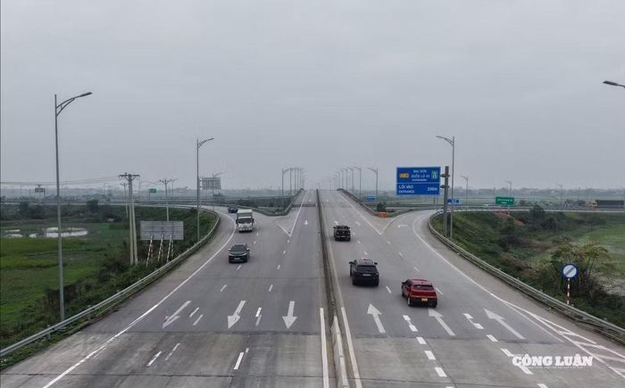 Các dự án thành phần cao tốc Bắc - Nam phía Đông hoàn thành giúp người dân đi lại thuận tiện hơn, thúc đẩy phát triển kinh tế xã hội.