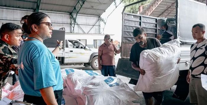 Các nhu yếu phẩm khẩn cấp đang được chuẩn bị để vận chuyển đến các cộng đồng bị ảnh hưởng bởi lũ lụt ở Nepal. Ảnh: UNICEF