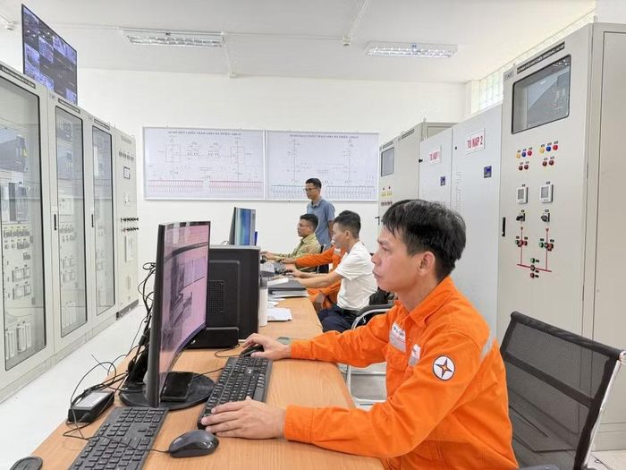 Công tác giám sát, vận hành lưới điện được tăng cường nhằm đáp ứng yêu cầu ngày càng cao về bảo đảm cung ứng điện an toàn, ổn định tại miền Bắc