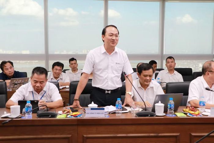 Đại diện Ban chuyên môn và đơn vị thành viên EVNNPC trao đổi các nội dung liên quan đến vận hành BESS, kết nối dữ liệu và công tác quản trị phụ tải