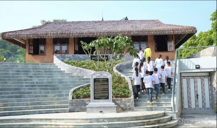 Không gian Di tích lịch sử quốc gia Địa điểm Trường dạy làm báo Huỳnh Thúc Kháng tại xã Đại Phúc, tỉnh Thái Nguyên.