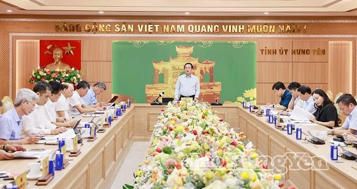Ông Phạm Quang Ngọc, Ủy viên Ban Chấp hành Trung ương Đảng, Bí thư Tỉnh ủy, Trưởng ban Chỉ đạo tỉnh phát biểu tại phiên họp. Ảnh: Báo Hưng Yên.