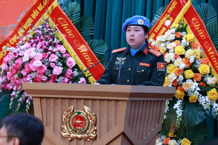 Đại úy Nguyễn Lan Anh đại diện Tổ công tác phát biểu nhận nhiệm vụ (Ảnh: LL GGHB cung cấp)