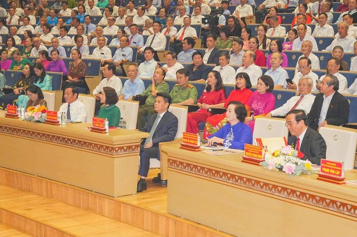 Các đại biểu dự buổi lễ. (Ảnh: Đàm Thanh)