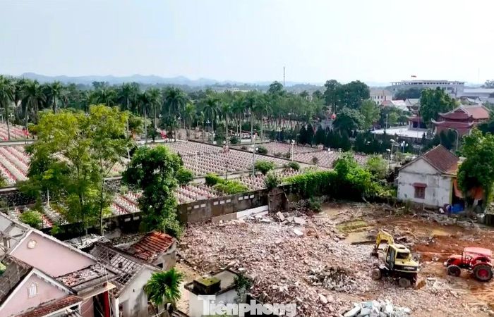 Dự án ảnh hưởng đến 27 hộ gia đình sống xung quanh nghĩa trang.
