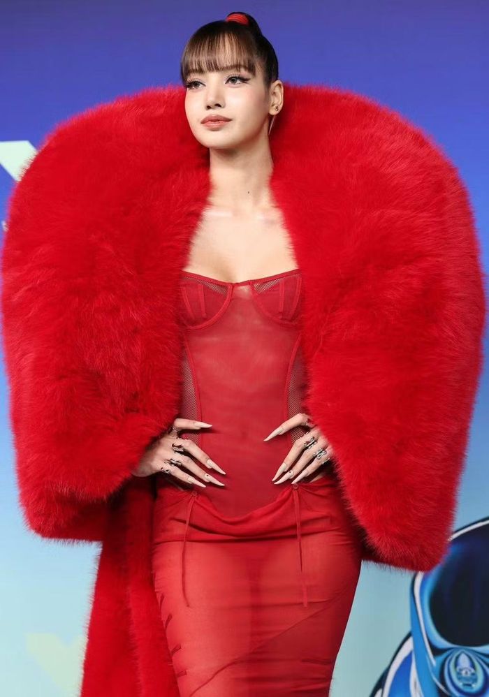 Lisa phải chứng minh nhiều hơn việc thắng giải do fan bình chọn tại VMAs.