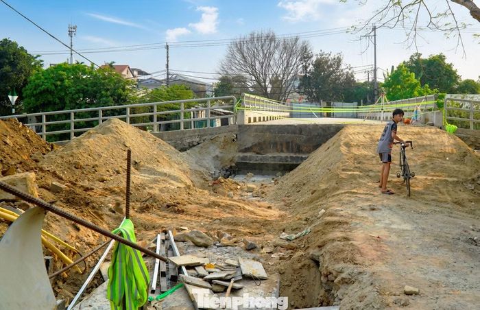 Đầu cầu phía đường Lê Duẩn từng là điểm nghẽn của dự án do vướng mắc giải phóng mặt bằng kéo dài.