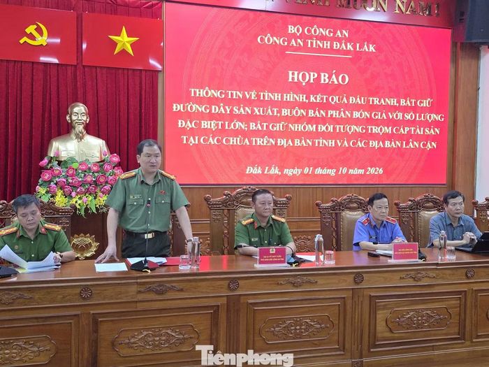 Công an tỉnh Đắk Lắk công bố thông tin vụ án phân bón giả sáng 1/10. Ảnh: Tuấn Nguyễn.