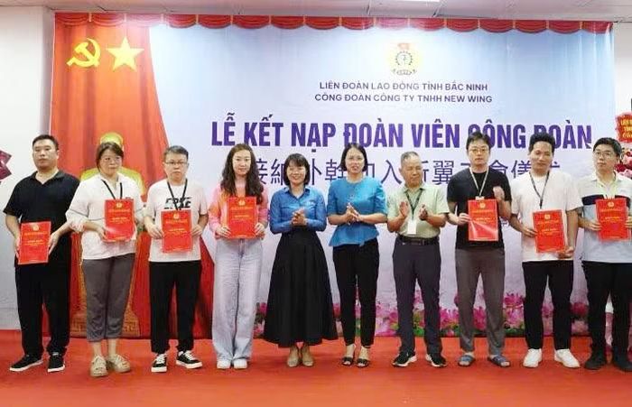Đến nay, hơn 1.200 lao động người nước ngoài đã được kết nạp vào Công đoàn thành phố Bắc Ninh.
