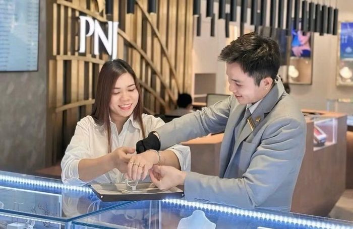 PNJ lên kế hoạch phát hành riêng lẻ tối đa 550 triệu cổ phiếu. Số lượng cổ phiếu này lớn hơn cả số cổ phiếu PNJ đang lưu hành.