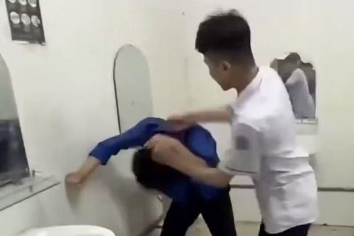 Nam sinh bị bạn đánh đã chuyển lên TPHCM để điều trị.