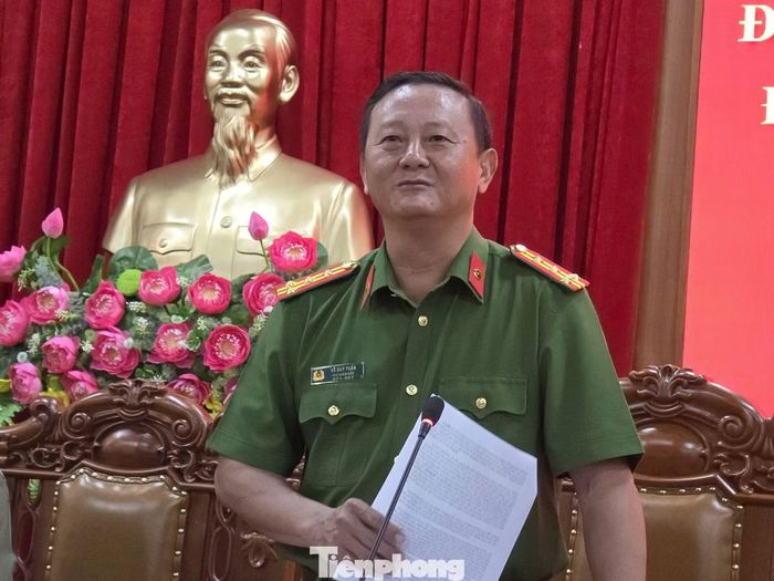 Đại tá Võ Duy Tuấn, Phó Giám đốc Công an tỉnh Đắk Lắk chia sẻ vụ việc tại họp báo. Ảnh: Tuấn Nguyễn.