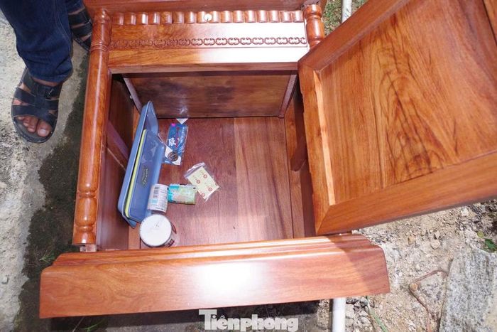 Chiếc tủ đựng tiền trong chùa Phước Vân bị nhóm đối tượng cạy phá. Ảnh: CACC.