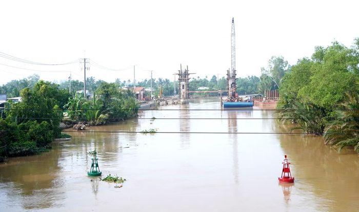  Dự án có 5 cống nhỏ, gồm: Mương Khai 2, Trà Ếch, Cái Trưng, Cau Trường nằm dọc bờ Nam sông Hậu và cống Trà Quýt trên kênh Phụng Hiệp, đang thi công, dự kiến hoàn thành toàn bộ cuối năm nay. Ảnh: Cống Cái Trưng - lớn nhất trong số cống đang thi công dọc bờ Nam sông Hậu﻿. 