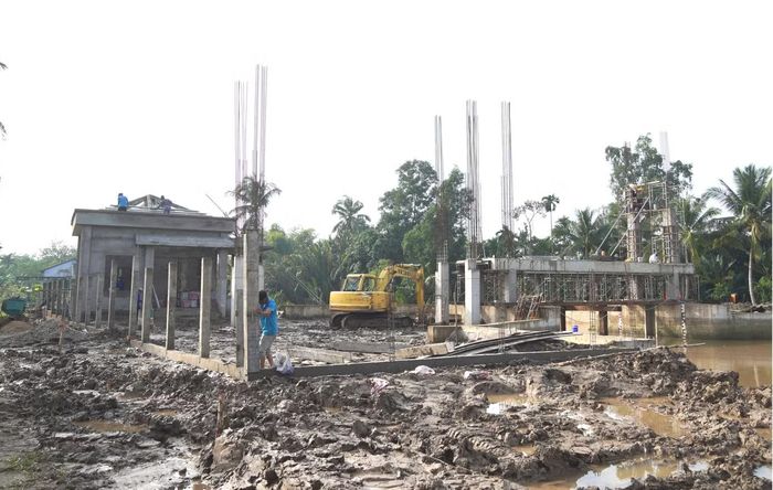 Cống Cái Trưng đang thi công giàn van và gia công cơ khí cửa van. Dự kiến trong tháng 12/2026 sẽ lắp đặt cửa van các cống.