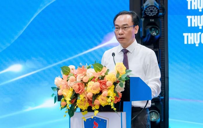 Bộ trưởng GD&ĐT Hoàng Minh Sơn phát biểu tại hội nghị.