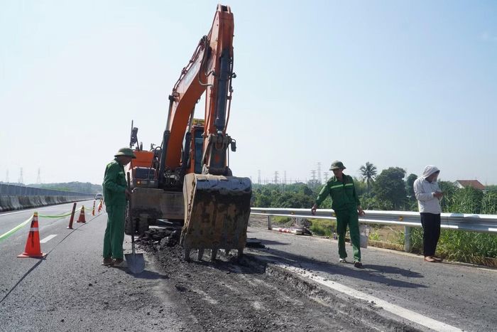 Đơn vị thi công xử lý, khắc phục những vết nứt trên cao tốc