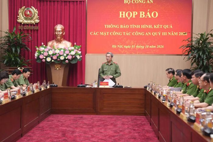 Thiếu tướng Nguyễn Quốc Toản, Chánh Văn phòng, Người phát ngôn Bộ Công an chủ trì họp báo. Ảnh: Trọng Quân