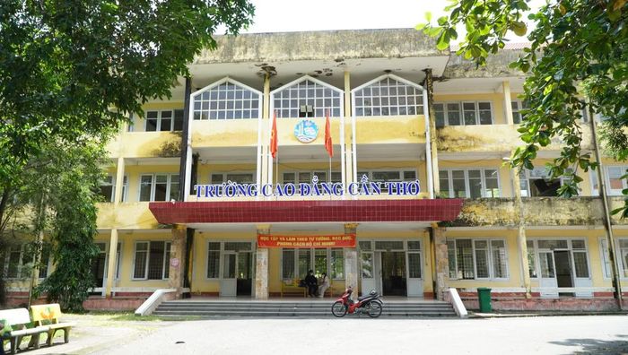 Trường Cao đẳng Cần Thơ sáp nhập vào Trường Cao đẳng Kinh tế - Kỹ thuật Cần Thơ.